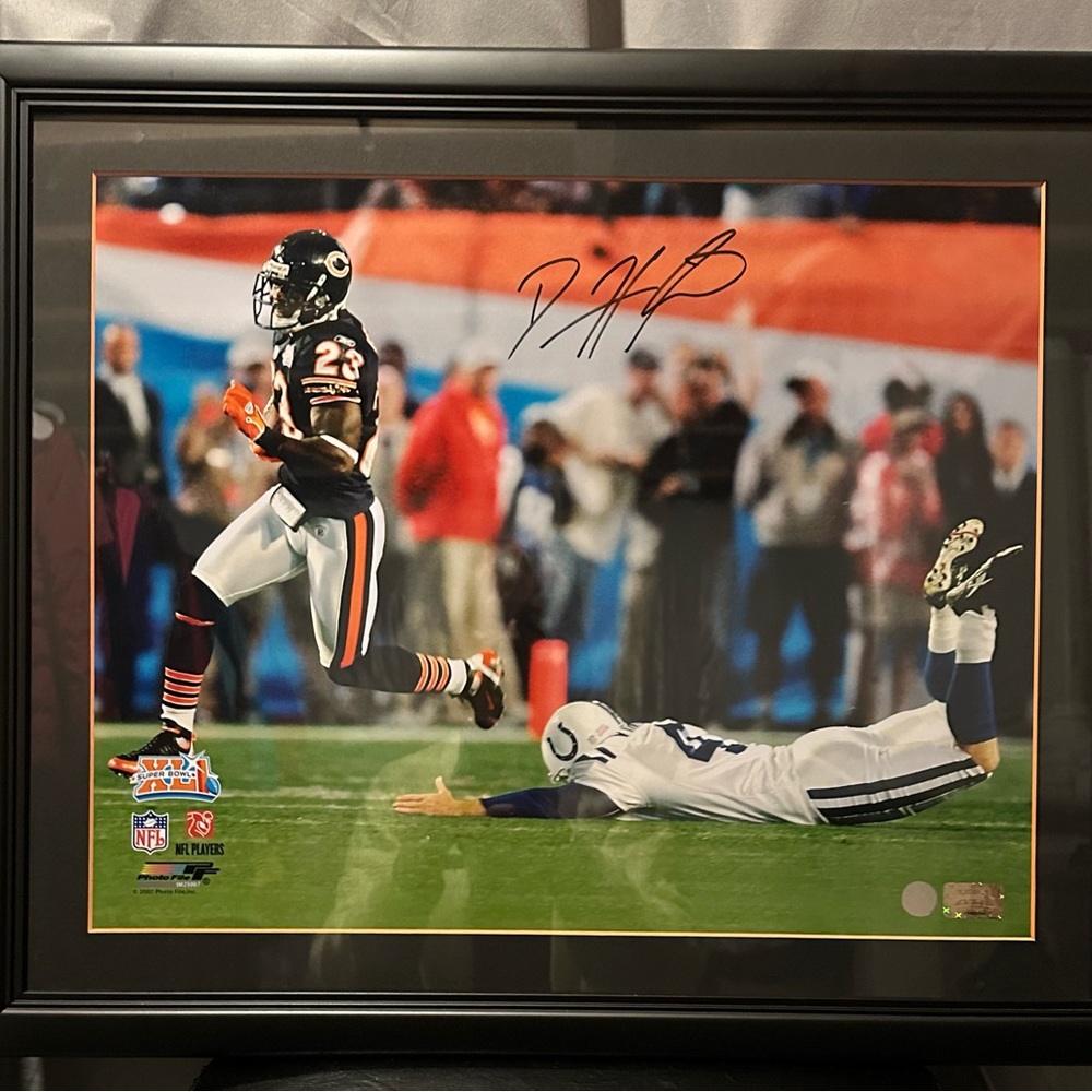 Autographed Devin  Hester Super Bowl XLI run back photograph.